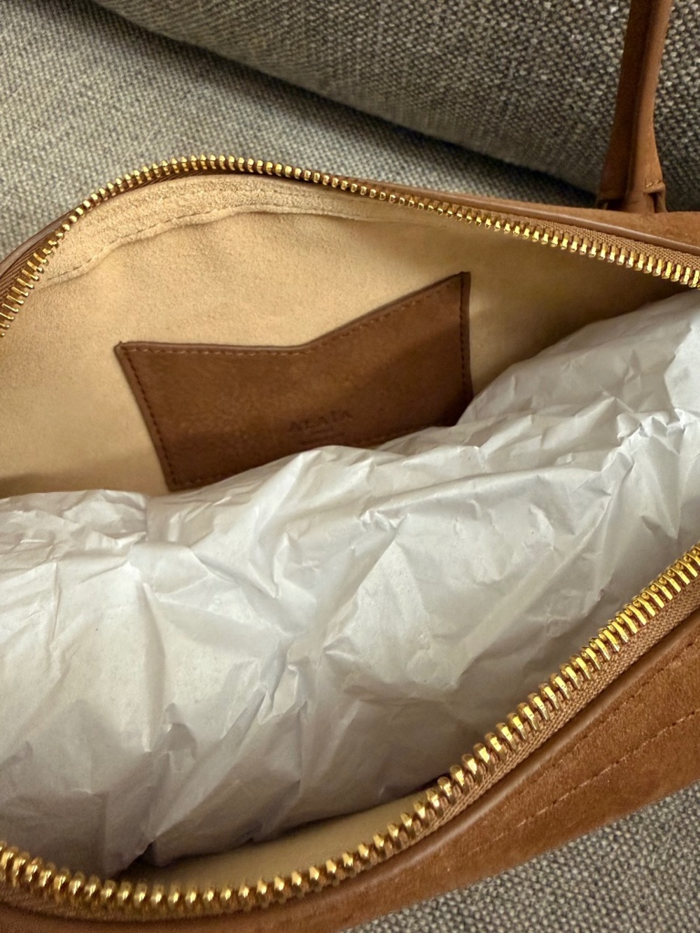 Alaia Le Teckel medium nubuck shoulder bag-brown - Picture 5 of 5